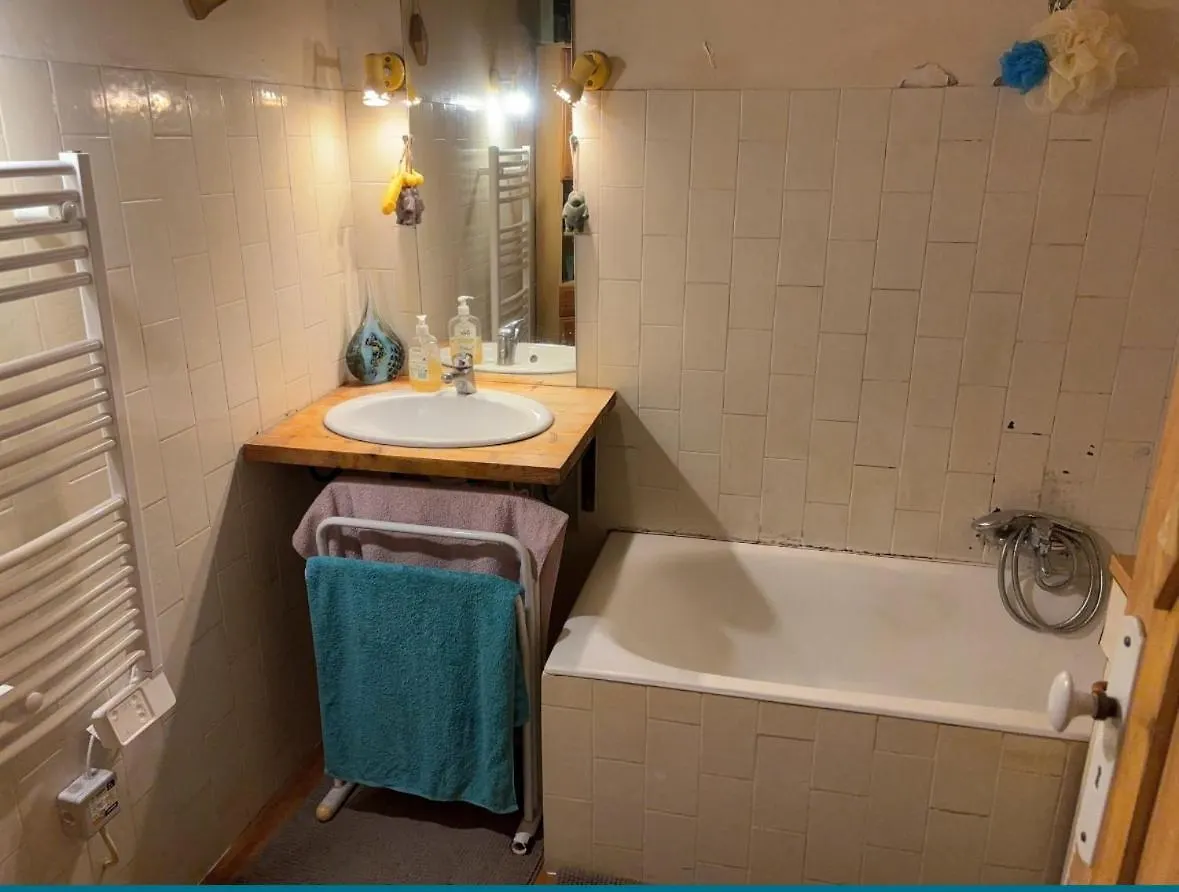 Room For Nudists Near Nice Port In A Shared Apartment 0*,  Франция
